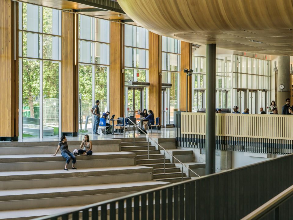 Czy student dostaje zwrot podatku w Niemczech - wnętrze niemieckiego uniwersytetu