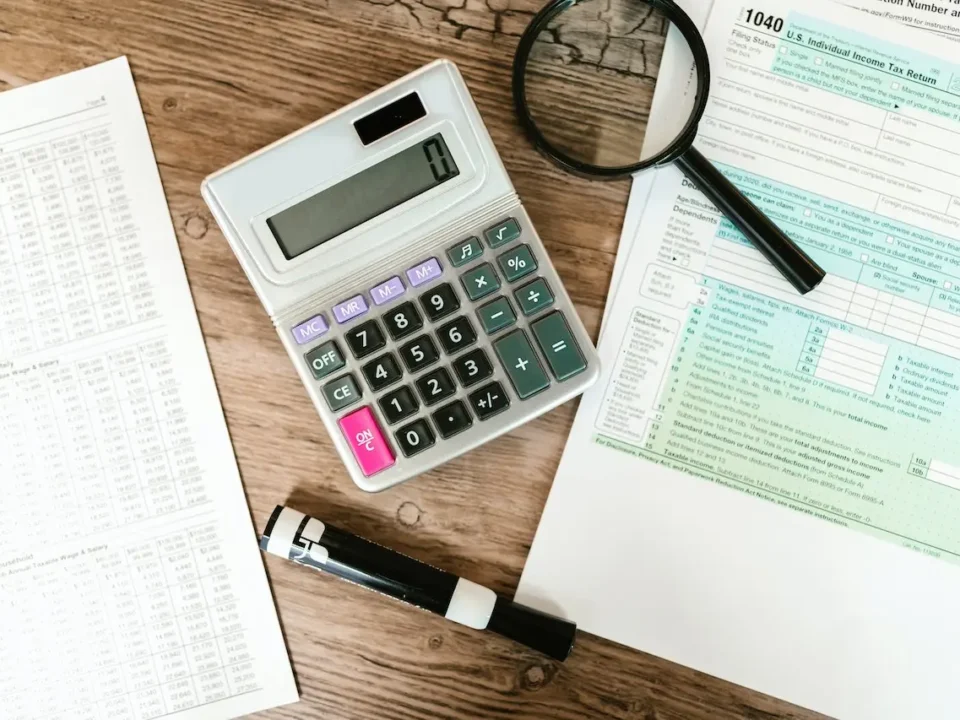 Kalkulator i formy podatkowe - wysokość kwoty wolnej od podatku w 2023 roku